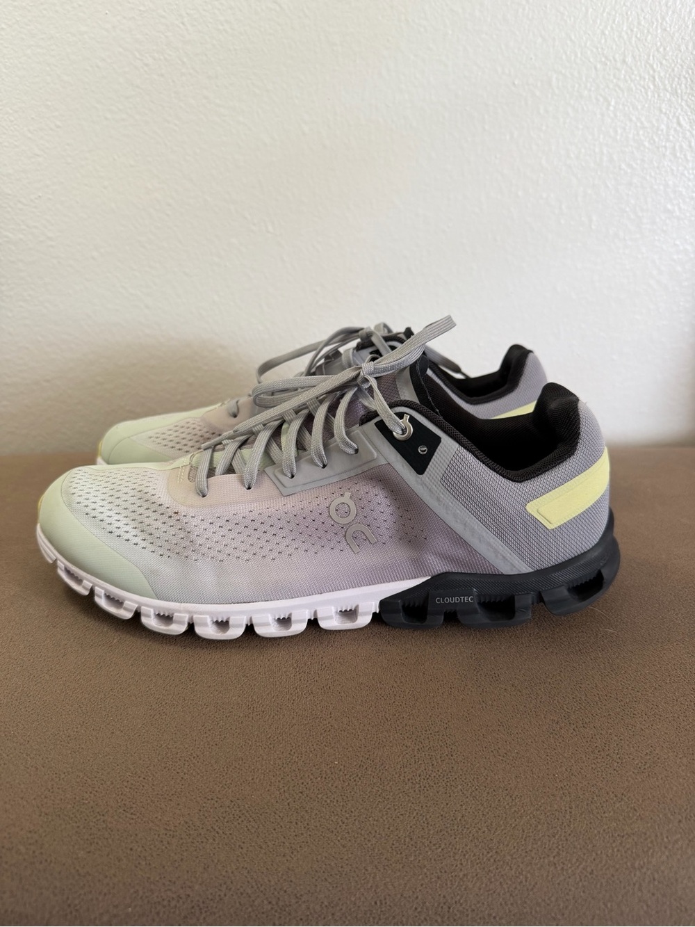 On Cloud Cloudflow Alloy Magnet Gray Athletic Running Shoes men’s size 10